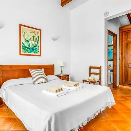 Cala'n Blanes Sleeps 7 Pool Air Con Wifi