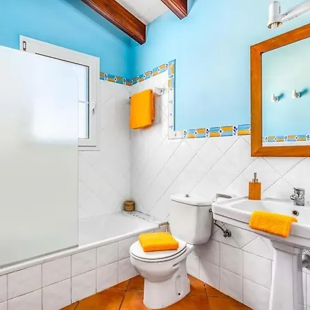 Cala'n Blanes Sleeps 7 Pool Air Con Wifi *
